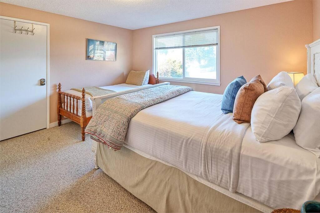 Ocean View Village Condo With Trails To Beaches Trinidad Eksteriør billede