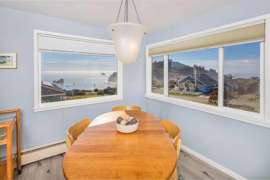Ocean View Village Condo With Trails To Beaches Trinidad Eksteriør billede